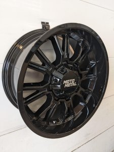 Moto Metal 810 Legacy 20x9 6x135/139.7 +20