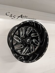 Fuel Triton 20x12 8x180 -43