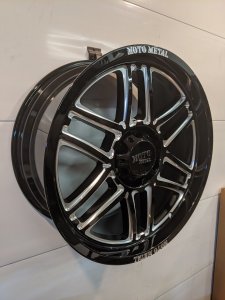 Moto Metal 992 20x9 +18 6x135