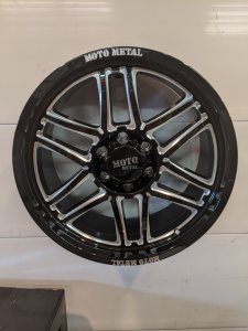 Moto Metal 992 20x9 +18 6x135