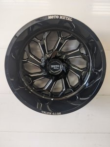 Moto Metal 999  22x12 8x170 -44