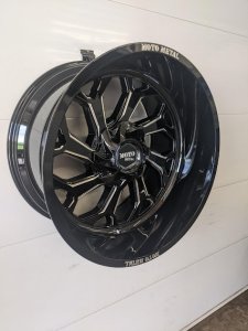 Moto Metal 999  22x12 8x170 -44